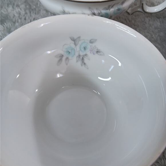 4 MIKASA Barbizon Teacup and Saucer Sets Vintage White Porcelain w/ Blue Flowers - Picture 8 of 15